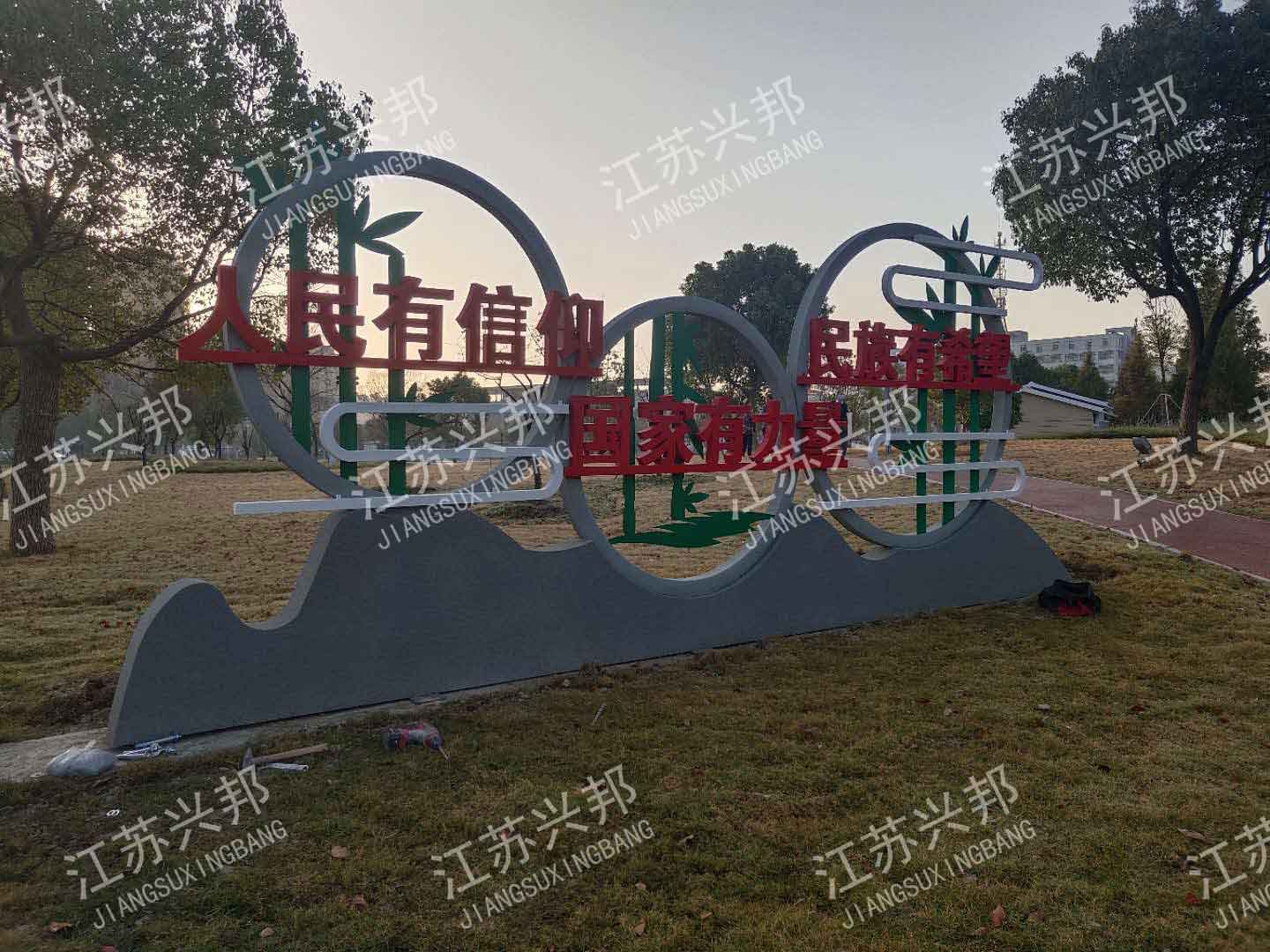 江苏兴邦——江苏泰州价值观标牌、雕塑标识案例